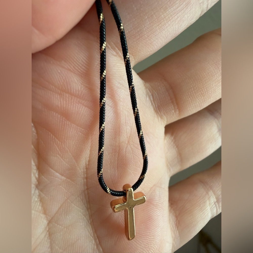 ⚜️ Trendy Gold Cross Pendant and Black Chain Necklace - Picture 7 of 7